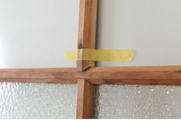 アンティーク建具　経年を感じさせる木味が魅力のガラス戸3枚セット(引き戸)(R-064922)