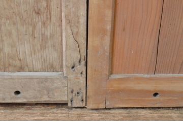 アンティーク建具　時を刻んだ風合いが魅力の重厚なガラス戸2枚セット(板戸、玄関戸、蔵戸、引き戸)(R-064925)