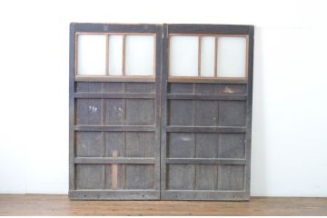 アンティーク建具　時を刻んだ風合いが魅力の重厚なガラス戸2枚セット(板戸、玄関戸、蔵戸、引き戸)(R-064925)