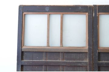 アンティーク建具　時を刻んだ風合いが魅力の重厚なガラス戸2枚セット(板戸、玄関戸、蔵戸、引き戸)(R-064925)