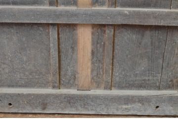 アンティーク建具　時を刻んだ風合いが魅力の重厚なガラス戸2枚セット(板戸、玄関戸、蔵戸、引き戸)(R-064925)