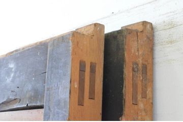 アンティーク建具　時を刻んだ風合いが魅力の重厚なガラス戸2枚セット(板戸、玄関戸、蔵戸、引き戸)(R-064925)