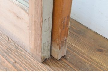アンティーク建具　ペイント仕上げ限定　モールガラス入り　シンプルなデザインでどんなお部屋にも取り入れやすいガラス戸2枚セット(引き戸)(R-064927)