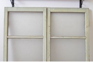 アンティーク建具　ペイント仕上げ限定　古い洋館で使われていた両開き窓と回転窓のセット(突き出し窓、ガラス扉、明かり取り、明り取り)(R-064975)