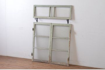 アンティーク建具　ペイント仕上げ限定　古い洋館で使われていた両開き窓と回転窓のセット(突き出し窓、ガラス扉、明かり取り、明り取り)(R-064976)