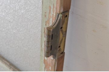 アンティーク建具　ペイント仕上げ限定　古い洋館で使われていた両開き窓と回転窓のセット(突き出し窓、ガラス扉、明かり取り、明り取り)(R-064976)