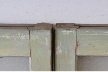 アンティーク建具　ペイント仕上げ限定　古い洋館で使われていた両開き窓と回転窓のセット(突き出し窓、ガラス扉、明かり取り、明り取り)(R-064977)