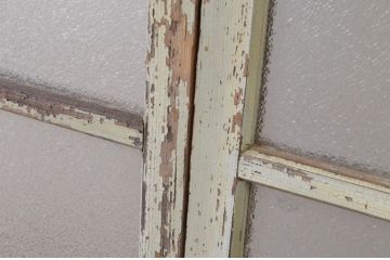 アンティーク建具　ペイント仕上げ限定　古い洋館で使われていた両開き窓と回転窓のセット(突き出し窓、ガラス扉、明かり取り、明り取り)(R-064977)