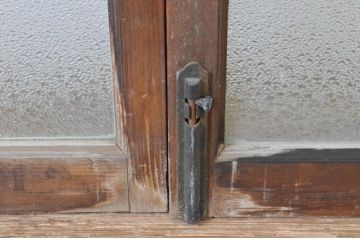 アンティーク建具　ペイント仕上げ限定　古い洋館で使われていた両開き窓と回転窓のセット(突き出し窓、ガラス扉、明かり取り、明り取り)(R-064979)