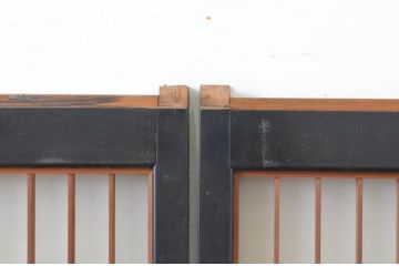 アンティーク建具　あやめと蝶の図　ディスプレイとしても取り入れられる片面ガラスの書院戸2枚セット(窓、引き戸、ガラス戸)(R-064982)
