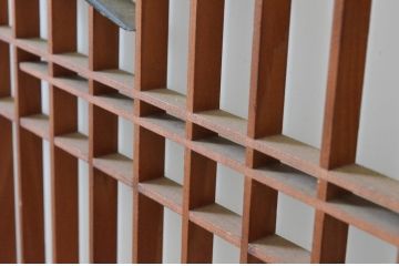 アンティーク建具　あやめと蝶の図　ディスプレイとしても取り入れられる片面ガラスの書院戸2枚セット(窓、引き戸、ガラス戸)(R-064982)