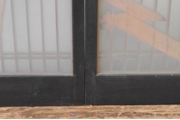 アンティーク建具　あやめと蝶の図　ディスプレイとしても取り入れられる片面ガラスの書院戸2枚セット(窓、引き戸、ガラス戸)(R-064982)