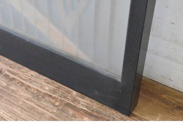 アンティーク建具　あやめと蝶の図　ディスプレイとしても取り入れられる片面ガラスの書院戸2枚セット(窓、引き戸、ガラス戸)(R-064982)