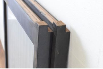 アンティーク建具　あやめと蝶の図　ディスプレイとしても取り入れられる片面ガラスの書院戸2枚セット(窓、引き戸、ガラス戸)(R-064982)