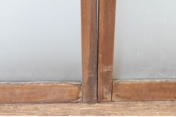 アンティーク建具　経年によって増した味わいが魅力的な横桟のガラス窓2枚セット(引き戸、ガラス戸)(R-064984)