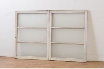 アンティーク建具　ペイント仕上げ限定　レトロな風合いが味わい深い横桟ガラス窓2枚セット(引き戸、ガラス戸)(R-064989)