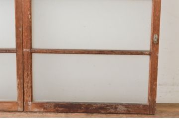 アンティーク建具　ペイント仕上げ限定　レトロな風合いが味わい深い横桟ガラス窓2枚セット(引き戸、ガラス戸)(R-064989)