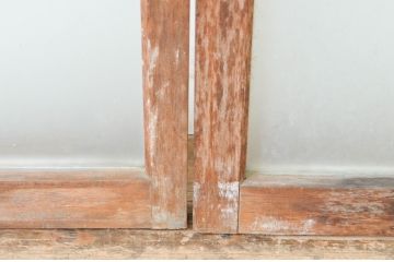 アンティーク建具　ペイント仕上げ限定　レトロな風合いが味わい深い横桟ガラス窓2枚セット(引き戸、ガラス戸)(R-064989)