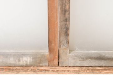 アンティーク建具　ペイント仕上げ限定　シンプルなデザインで取り入れやすい横桟ガラス窓2枚セット(引き戸、ガラス戸)(R-064990)