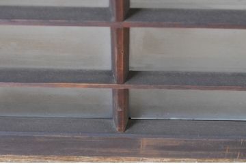 アンティーク建具　レトロな空間づくりにおすすめな格子入りの小さなガラス窓4枚セット(引き戸、ガラス戸)(R-064998)