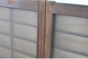 アンティーク建具　レトロな空間づくりにおすすめな格子入りの小さなガラス窓4枚セット(引き戸、ガラス戸)(R-064998)