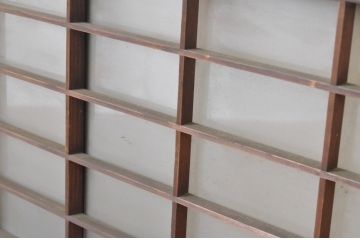 アンティーク建具　レトロな空間づくりにおすすめな格子入りの小さなガラス窓4枚セット(引き戸、ガラス戸)(R-064999)