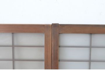アンティーク建具　レトロな空間づくりにおすすめな格子入りの小さなガラス窓4枚セット(引き戸、ガラス戸)(R-064999)