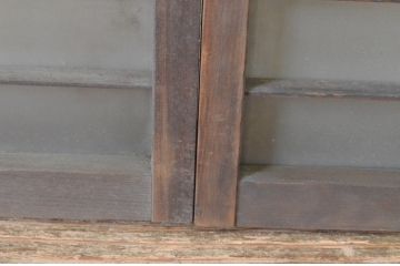 アンティーク建具　レトロな空間づくりにおすすめな格子入りの小さなガラス窓4枚セット(引き戸、ガラス戸)(R-065001)