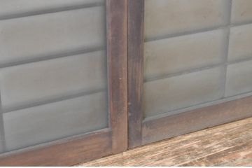 アンティーク建具　レトロな空間づくりにおすすめな格子入りの小さなガラス窓4枚セット(引き戸、ガラス戸)(R-065001)