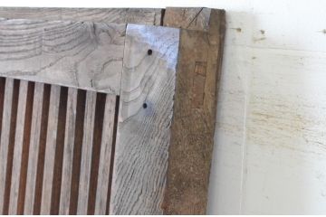 アンティーク建具　総栗材　歴史を刻んだ風合いが趣のある格子蔵戸1枚(格子戸、玄関戸、引き戸)(R-065021)
