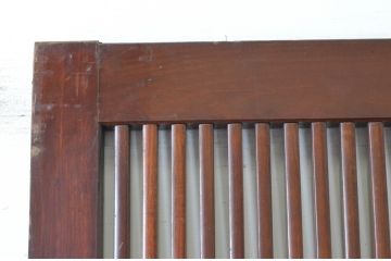 アンティーク建具　上質な和の空間を高める漆塗りのシンプルな格子蔵戸1枚(格子戸、玄関戸、引き戸)(R-065023)
