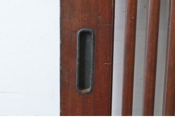 アンティーク建具　上質な和の空間を高める漆塗りのシンプルな格子蔵戸1枚(格子戸、玄関戸、引き戸)(R-065023)