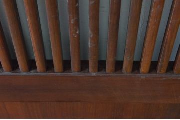 アンティーク建具　上質な和の空間を高める漆塗りのシンプルな格子蔵戸1枚(格子戸、玄関戸、引き戸)(R-065023)