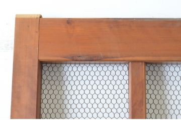 アンティーク建具　欅(ケヤキ)材・ヒノキ材　味わい深い風合いが魅力のマス目格子蔵戸(きつね格子、狐格子、格子戸、玄関戸、引き戸)(R-065024)