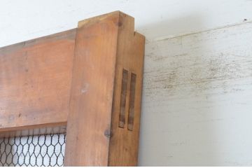 アンティーク建具　欅(ケヤキ)材・ヒノキ材　味わい深い風合いが魅力のマス目格子蔵戸(きつね格子、狐格子、格子戸、玄関戸、引き戸)(R-065024)