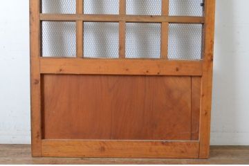 アンティーク建具　欅(ケヤキ)材・ヒノキ材　味わい深い風合いが魅力のマス目格子蔵戸(きつね格子、狐格子、格子戸、玄関戸、引き戸)(R-065024)