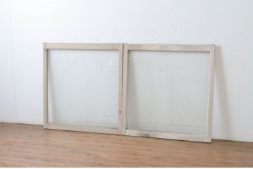 アンティーク建具　ペイント仕上げ限定　シンプルなデザインでどんなお部屋にも取り入れやすいガラス窓2枚セット(ガラス戸、引き戸)(R-065026)