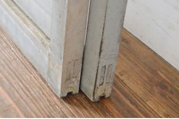 アンティーク建具　ペイント仕上げ限定　シンプルなデザインでどんなお部屋にも取り入れやすいガラス窓2枚セット(ガラス戸、引き戸)(R-065026)
