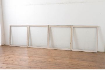 アンティーク建具　ペイント仕上げ限定　シンプルなデザインでどんなお部屋にも取り入れやすいガラス窓4枚セット(ガラス戸、引き戸)(R-065027)