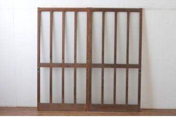 アンティーク建具　レトロな雰囲気づくりにおすすめのシンプルな玄関戸2枚セット(ガラス戸、引き戸)(R-065028)