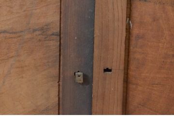 アンティーク建具　総欅(ケヤキ)一枚板　立派な差し込み錠が目を惹く窓2枚セット(引き戸、板戸)(R-065030)