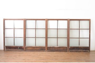 アンティーク建具　古い木味の腰板付きガラス窓4枚セット(ガラス戸、引き戸)(R-065043)