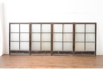 アンティーク建具　古い木味の腰板付きガラス窓4枚セット(ガラス戸、引き戸)(R-065044)