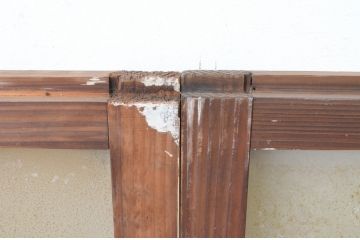  アンティーク建具　ペイント仕上げ限定　結霜ガラス入りのペンキの剥げた横長ガラス窓2枚セット(引き戸、ガラス戸)(R-065047)