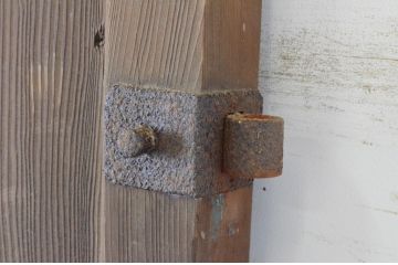 アンティーク建具　総杉材・一枚板　両開き　経年の古い木の質感が魅力の門扉一対(2枚セット、蔵戸、建具、玄関戸、玄関ドア)(R-065064)