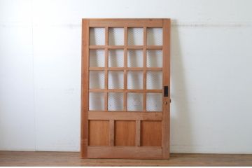 アンティーク建具　ヒノキ材　重厚な雰囲気のマス目格子蔵戸(きつね格子、狐格子、升目格子戸、玄関戸、引き戸)(R-065074)