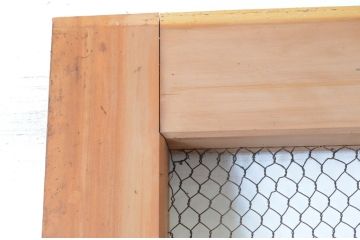 アンティーク建具　ヒノキ材　重厚な雰囲気のマス目格子蔵戸(きつね格子、狐格子、升目格子戸、玄関戸、引き戸)(R-065074)