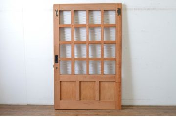 アンティーク建具　ヒノキ材　重厚な雰囲気のマス目格子蔵戸(きつね格子、狐格子、升目格子戸、玄関戸、引き戸)(R-065074)