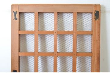 アンティーク建具　ヒノキ材　重厚な雰囲気のマス目格子蔵戸(きつね格子、狐格子、升目格子戸、玄関戸、引き戸)(R-065074)
