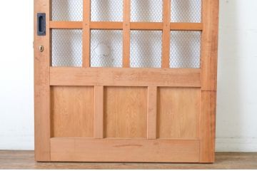 アンティーク建具　ヒノキ材　重厚な雰囲気のマス目格子蔵戸(きつね格子、狐格子、升目格子戸、玄関戸、引き戸)(R-065074)